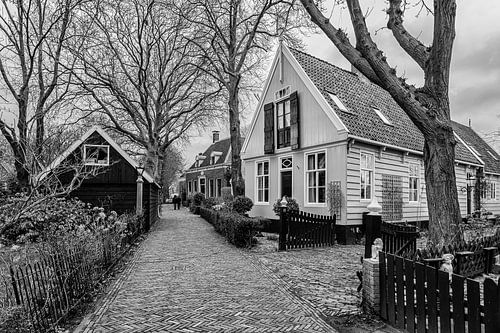 Bewolkte dag in Broek in Waterland (zwart-wit)