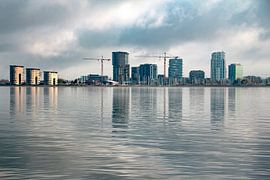 Skyline der Stadt Almere von Brenda bonte