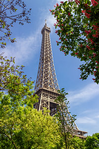 Der Eiffelturm im Frühling, Paris, Frankreich