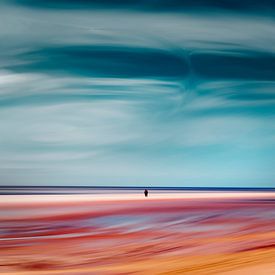 Abstrakte Küstenlandschaft mit einsamen Paar von Dirk Wüstenhagen