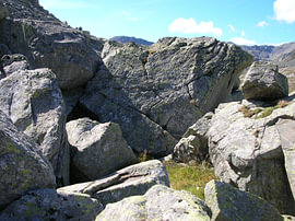 Bergwelten XVI - Gesteinsimpressionen am Splügen von Helmut Martin - The Art of Stone - Steinkunst & Photographie
