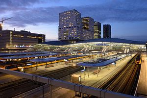 Gare centrale et hôtel de ville d'Utrecht sur Donker Utrecht