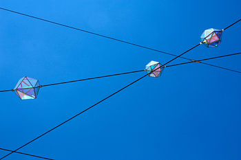 Freiheit in Verbindung: geometrischer Minimalismus.