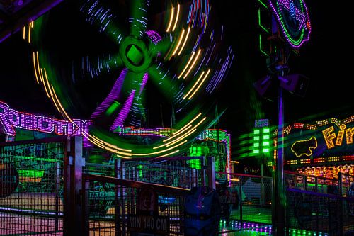Forces tournoyantes – Carrousel dans la lumière de la nuit