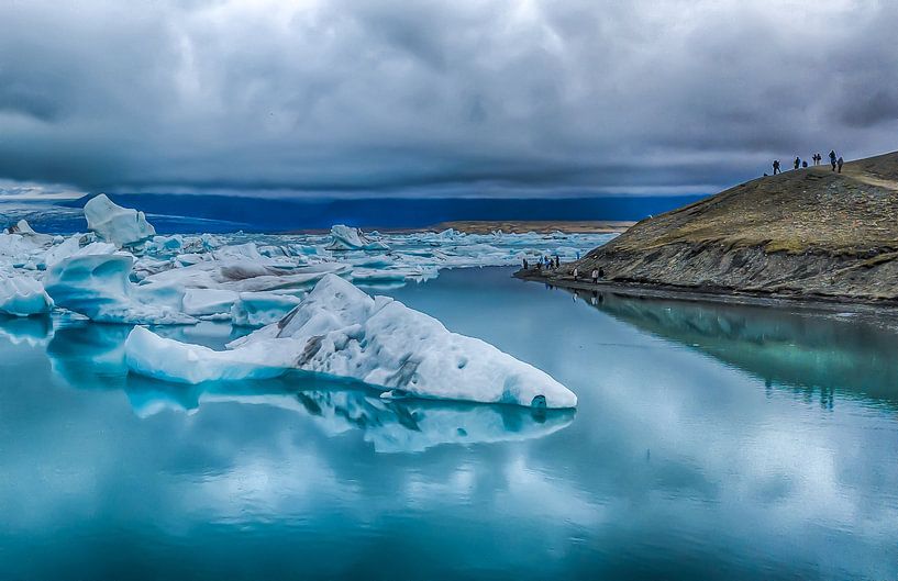 IJsbergen in Jökulsárlón van Jack Soffers