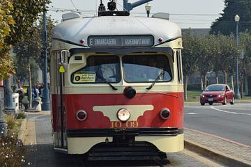 Red Tram in San Fransisco van Nancy Robinson