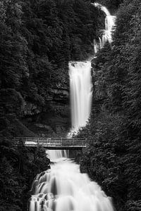 Giessbach-Wasserfall in Schwarz-Weiß, Schweiz
