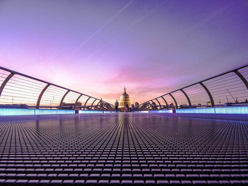London von Hello Pompoyo