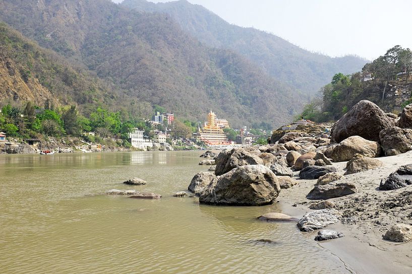 De heilige rivier de Ganges in India bij Laxman Jhula  von Eye on You
