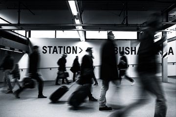 Station> < Bus Stop von Thomas van Galen