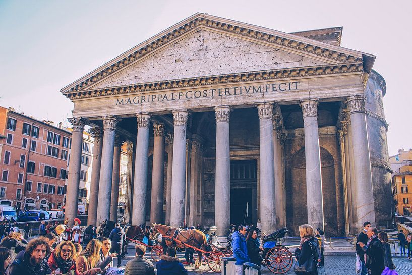 Pantheon by Eveline van Beusichem