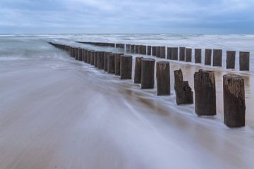 Golfbreker tijdens de storm van Louise Poortvliet