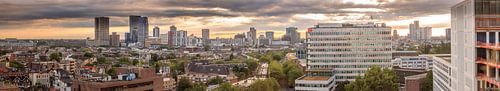 Photographie panoramique de haute qualité donnant sur une partie de Rotterdam.