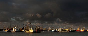 Dunkle Wolken über Lauwersoog
