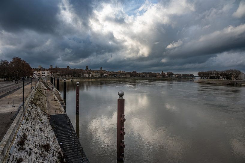 Dunkle Wolken entlang des Quais von Werner Lerooy