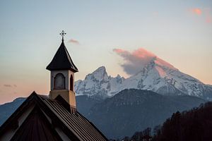 Sonnenuntergang am Watzmann mit Kapelle