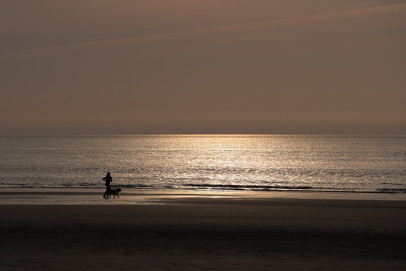 Beach walk by Rik Verslype