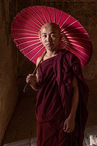 Jeune moine à Bagan, Myanmar