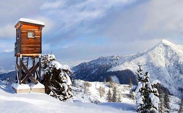 Een hoogzit aan de winterse Zauchensee van Christa Kramer