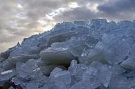 Grote berg met ijsblokken van foto-fantasie foto-fantasie thumbnail