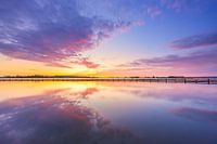 Farbenfroher Sonnenuntergang am Veere-See