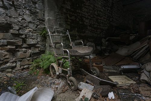 Achtergelaten rolstoel