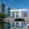 Le pont de Londres dans le port d'Anvers sur Kristof Leffelaer
