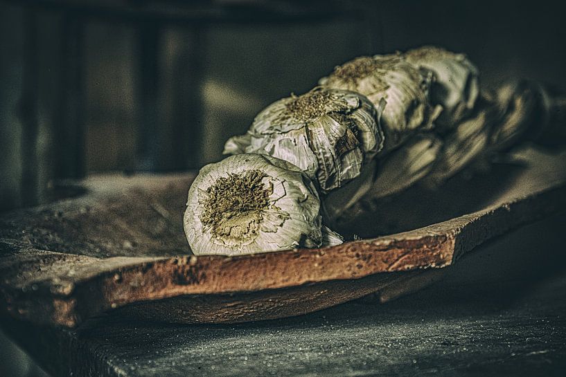 Stilleben mit getrocknetem Knoblauch. von Lima Fotografie