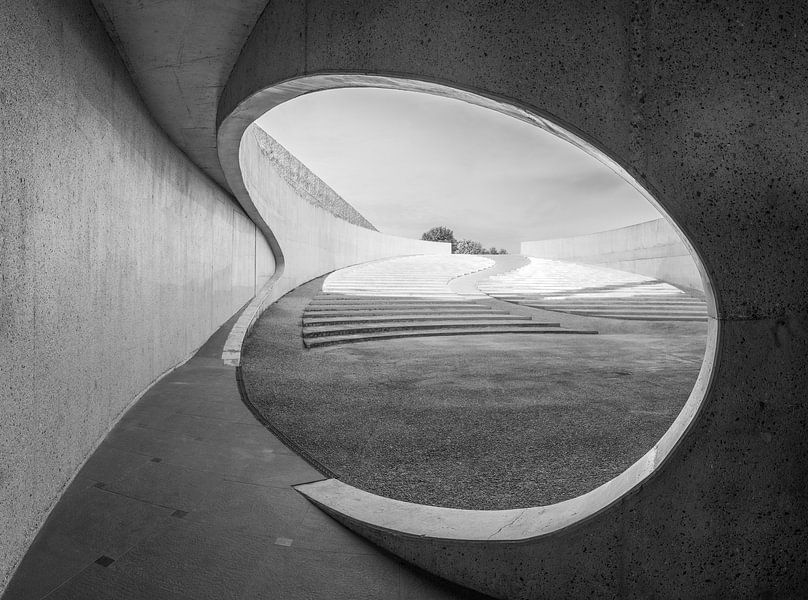 Modern architecture in black and white - concrete at its best by Rolf Schnepp