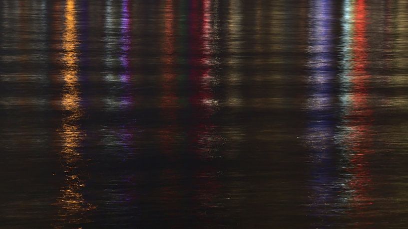 Skyline in het water van Timon Schneider