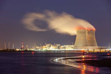 Kerncentrale Doel van René Groeneveld