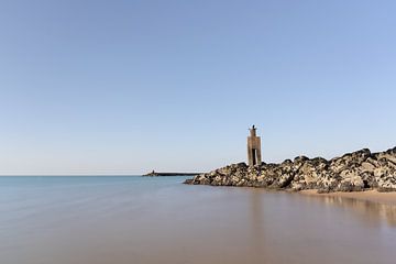 Poste de guet au bord de la mer sur Claire van Dun