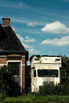 Renault camper van on the Oudebildt dike by Inge Marije de Boer