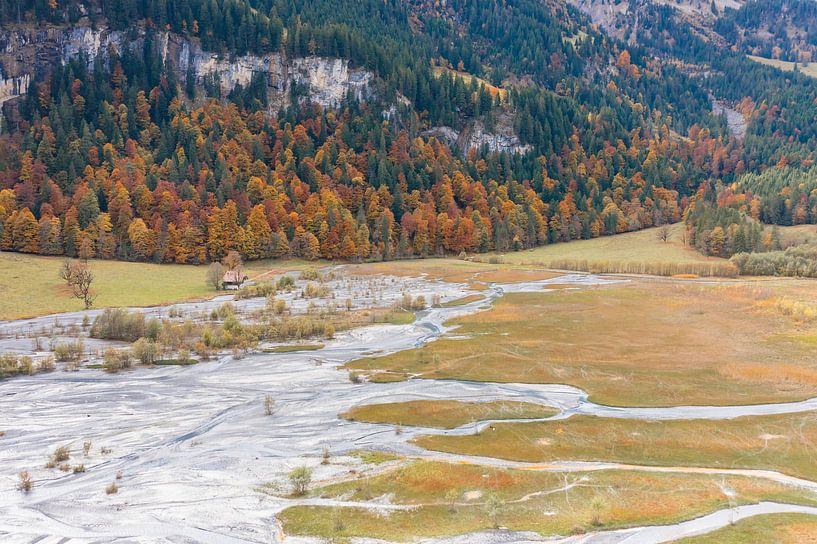Wunderschöne Herbstfarben in den Bergen der Schweiz von Menno Schaefer