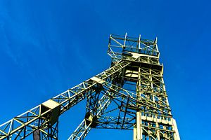 Tour d'enroulement en acier de la mine Funke à Essen devant un ciel bleu sur Dieter Walther