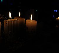 Sfeervolle tafeldecoratie met kaarsen