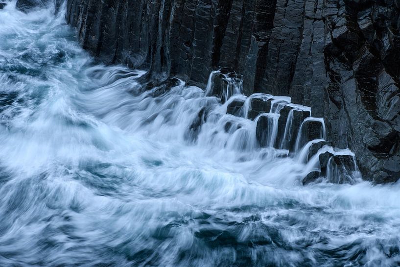 Raging waves at Arnarstapi by Gerry van Roosmalen