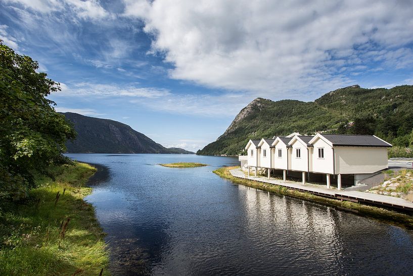 Vissershuisjes aan het Fjord par Peter van Rooij
