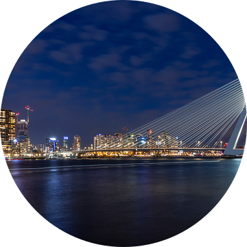 Skyline Rotterdam - Erasmusbrug in de avond van Franca Gielen