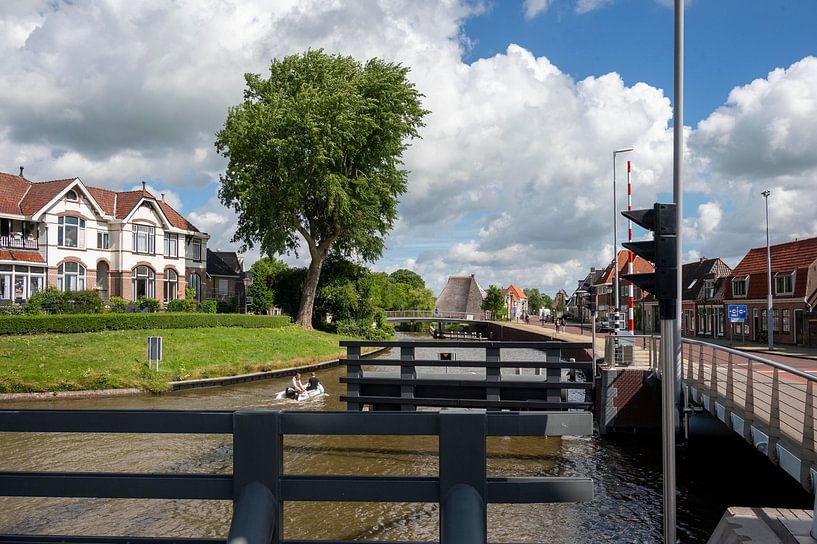 Entlang der Bahnhofsbrücke in Franeker von Studio Bosgra
