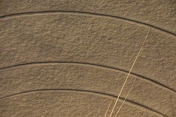 Strandkunst mit Sand und Strandhafer