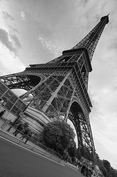 La Tour Eiffel en grand angle sur Sean Vos