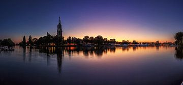Potsdam-skyline op de Havel bij zonsondergang