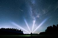 Lichtstralen en Melkweg van Oliver Henze thumbnail