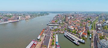 Lucht panorama van de historische stad Dordrecht aan de rivier de Merwede in Nederland van Eye on You