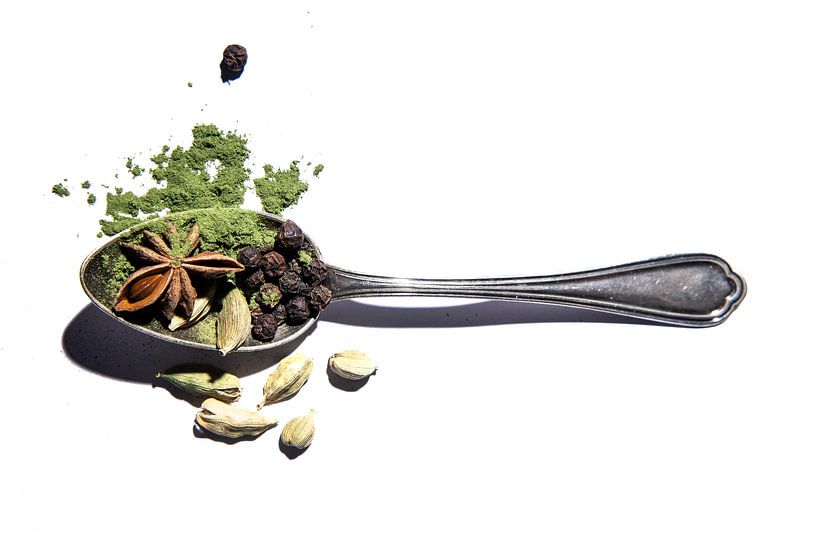Herbs on spoon by Natasjahannink.nl