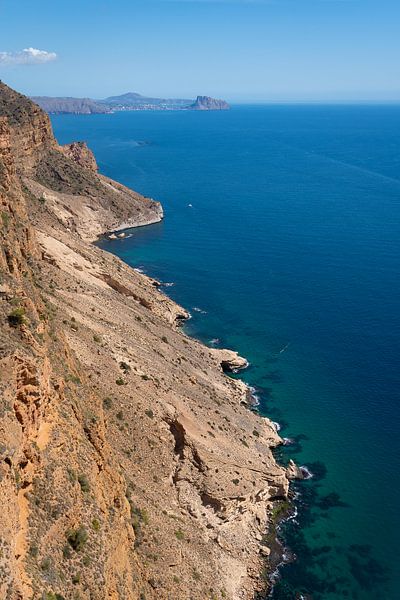Klippen der Sierra Helada und das blaue Mittelmeer von Adriana Mueller