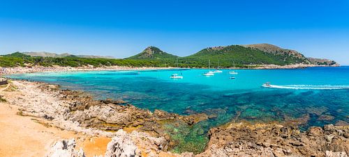 Panoramisch uitzicht op het strand van Cala Angulla op Mallorca, Spanje