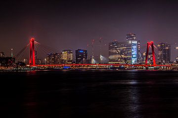 Rotterdam by night skyline willemsbrug 010 maas nachtfotografie van Marco van de Meeberg