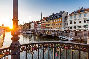 Ecluses d'amour sur un pont à Nyhavn